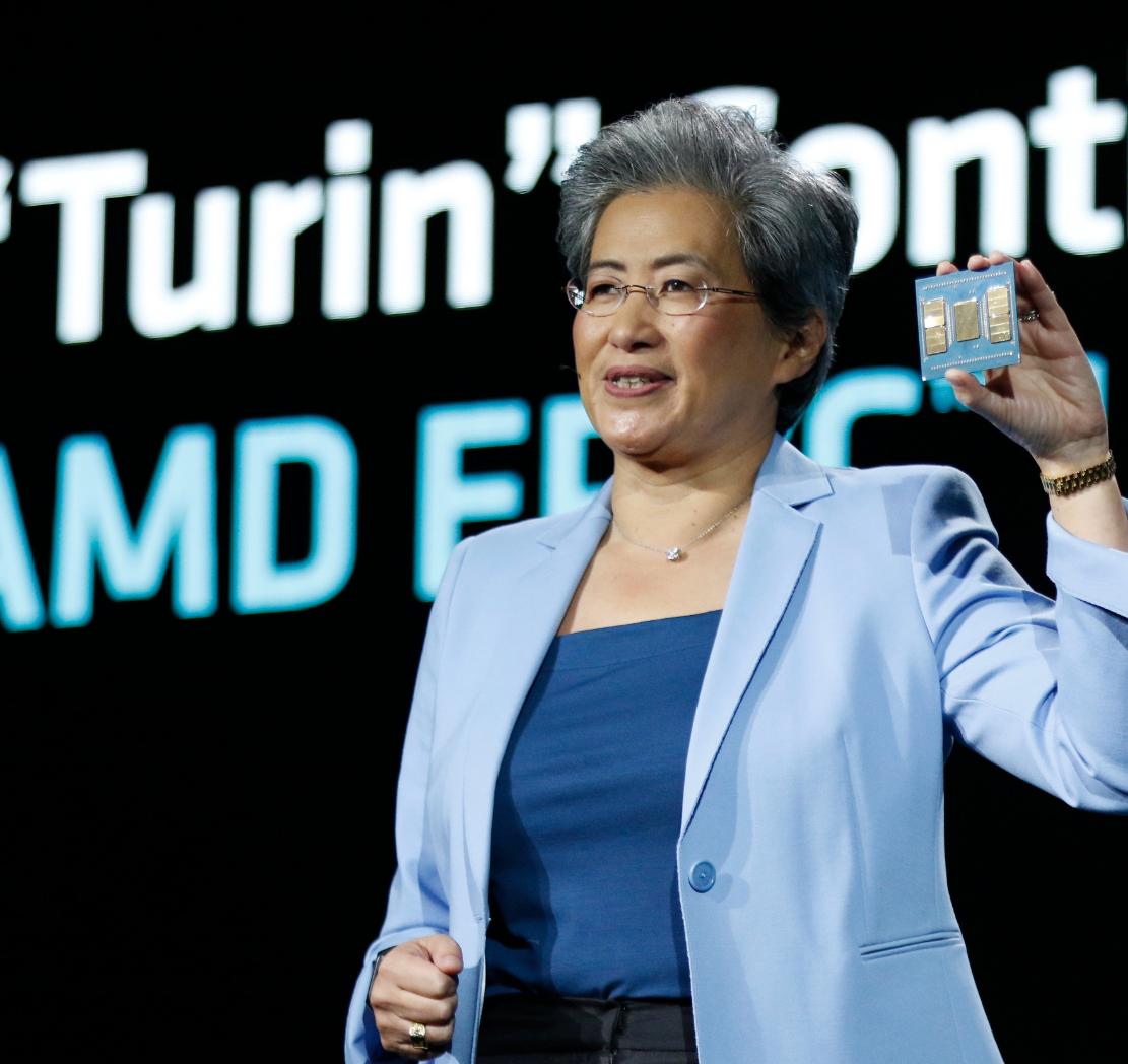 （苏姿丰展示“图灵”系列服务器CPU，来源：AMD）