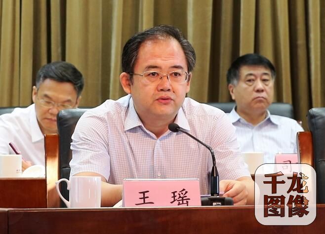 龙华区委书记王卫：全面深化改革激发新动能释放新活力